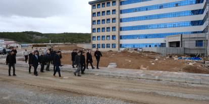 1071 yatak kapasiteli hastaneye yakın takip!