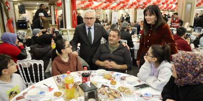 Sivas'ta "Asırları Aşan Hayır" sofrasında iftar buluşması