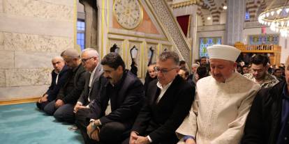 Sivas protokolü Paşa Camii’nde bayram namazını eda etti