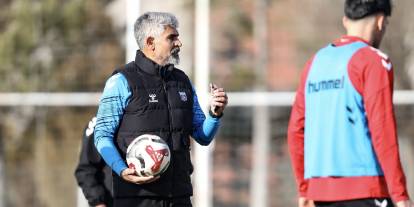 Sivasspor teknik direktörü İsmet Taşdemir: İlk hedefimiz play-off