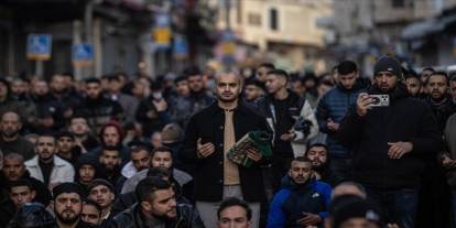 Filistin’de savaşın gölgesinde bayram namazı