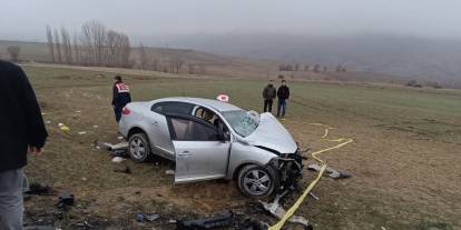 Otomobiller çarpıştı: 1 ölü, 5 yaralı