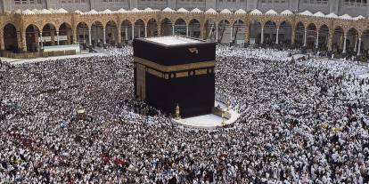 Umreye ziyaretçilerine 'kayıt dışı organizasyon' uyarısı