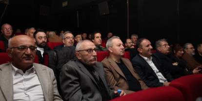 Başkan Uzun “Çatlı” filmini parti mensuplarıyla izledi