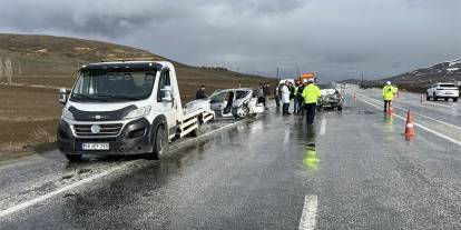 Sivas'ta trafik kazası: 1 ölü, 5 yaralı