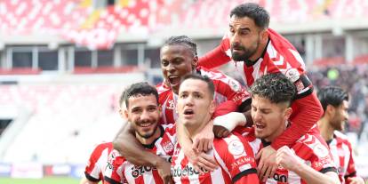 Sivasspor Play-off’a selam çaktı!
