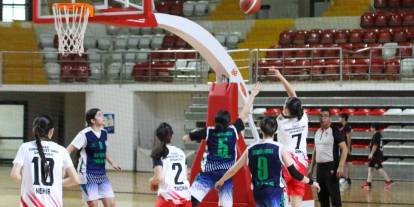 Sivas’ta basketbol il birinciliği nefes kesti