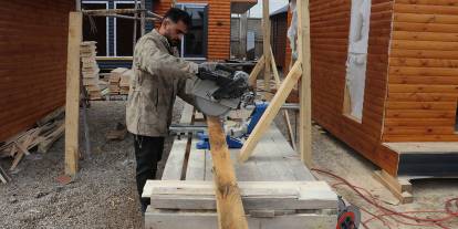 Sivas'ta iki kardeş ürettikleri ahşap evleri Avrupa'ya ihraç ediyor