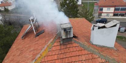 Sivas'ta sobadan çıkan yangın iki kişiyi etkiledi