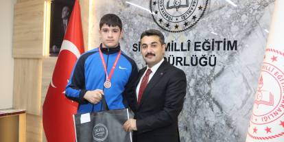 Sivaslı filenin yıldızlarından Türkiye derecesi