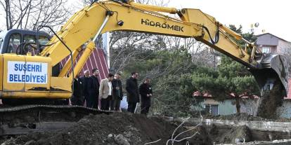 Suşehri'nde yol yapım çalışmaları devam ediyor