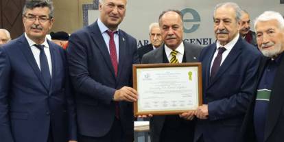 Gerontolog Dr. Kemal Aydın’a "Yılın Küresel Doktoru" onur beratı takdim edildi