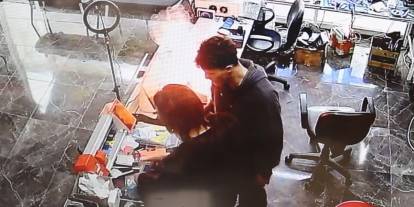 Cep telefonu bomba gibi patladı