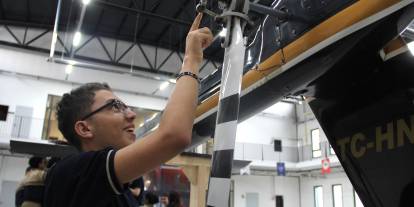 Lise öğrencileri TUSAŞ'ın desteğiyle havacılık sektörüne hazırlanıyor