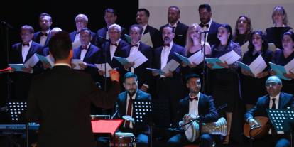 Sağlık çalışanları koro oluşturdu, Türk halk müzikleri seslendirildi