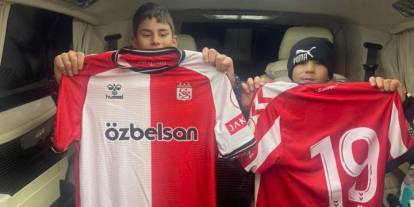 Burak Özçoban, Sivassporlu çocukları sevindirdi