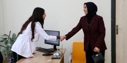 İki çocuk annesi erken teşhisle kanserden kurtuldu