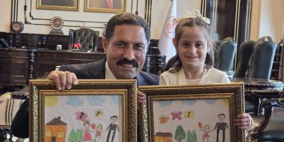 Depremde ailesini kaybeden Zeynep, protez bacağıyla hayata tutundu