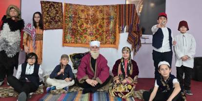 Minik öğrencilerin tiyatro performansına tam not