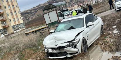 Sivas'ta trafik kazası: 2 yaralı