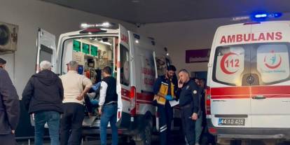 Bıçaklı kavgada 2 kardeş yaralandı