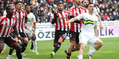 Sivasspor evinde kritik maçı kaybetti