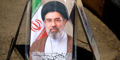 Reuters: "İran dini lideri Hamaney'in yüzü tanınmaz halde"