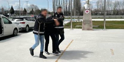 Daltonlar suç örgütü ile bağlantılı 2 şüphelinin aracında el bombası ele geçirildi