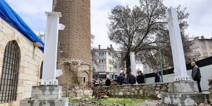 Tarihi Ulu Cami minaresinde iskeleler yükseliyor