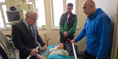 Vali Şimşek’ten kazada yaralanan genç Sivassporlulara ziyaret