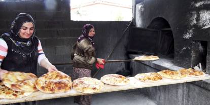 Asırlık geleneği iki komşu imece usulü yaşatıyor