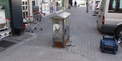 Arkadaşına sinirlendi, hırsını elektrik panosuna saldırarak aldı