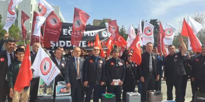 ÜNİPERSEN’den YÖK önünde eylem