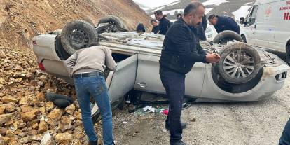 Sivas’ta otomobil takla attı, 3 kişi yaralandı