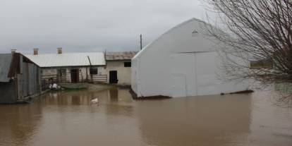 Sivas'ta baraj taştı, köy tamamen sular altında kaldı