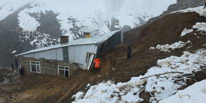 Bahçesaray’da heyelan paniği