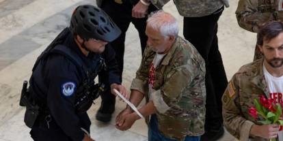 ABD Kongresinde İran savaşını protesto eden gazilere gözaltı