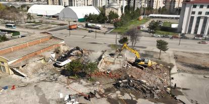 Sivas’ta eski terminalde yıkım mesaisi