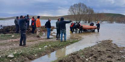 Sivas'ta barajda mahsur kalan ineği AFAD kurtardı