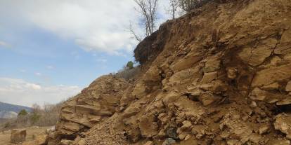 Sivas'ta  heyelan yolu kapattı: Köylüler 1 aydır çözüm bekliyor