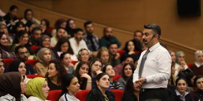 Fatih Erdoğan aday öğretmenlerle tecrübelerini paylaştı