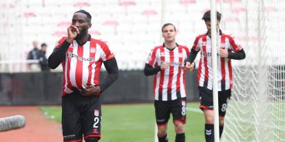 Sivasspor evindeki son maçı kazandı