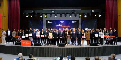 Gençler Hackathon’da geleceği kodladı