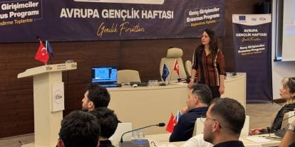 Sivaslı genç girişimcilere Erasmus fırsatları anlatıldı