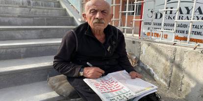 Yarım asırdır her gün bulmaca çözüyor