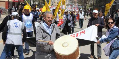 Sivas'ta davullu zurnalı 1 Mayıs kutlaması