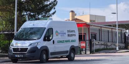 Annesini bıçakla rehin aldı, müdahale eden jandarmaya saldırdı