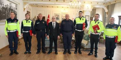 Vali Yılmaz Şimşek’ten trafik ekiplerine başarı belgesi