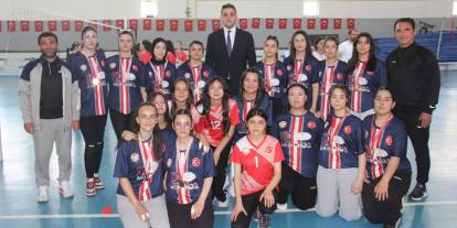 Zara'da voleybol turnuvası düzenlendi