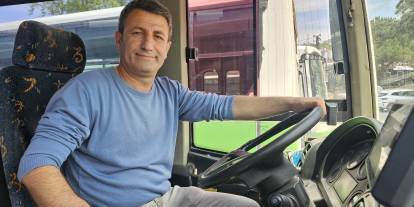 Emekleyerek otobüse binen kız çocuğunu fark eden şoför, o anları anlattı